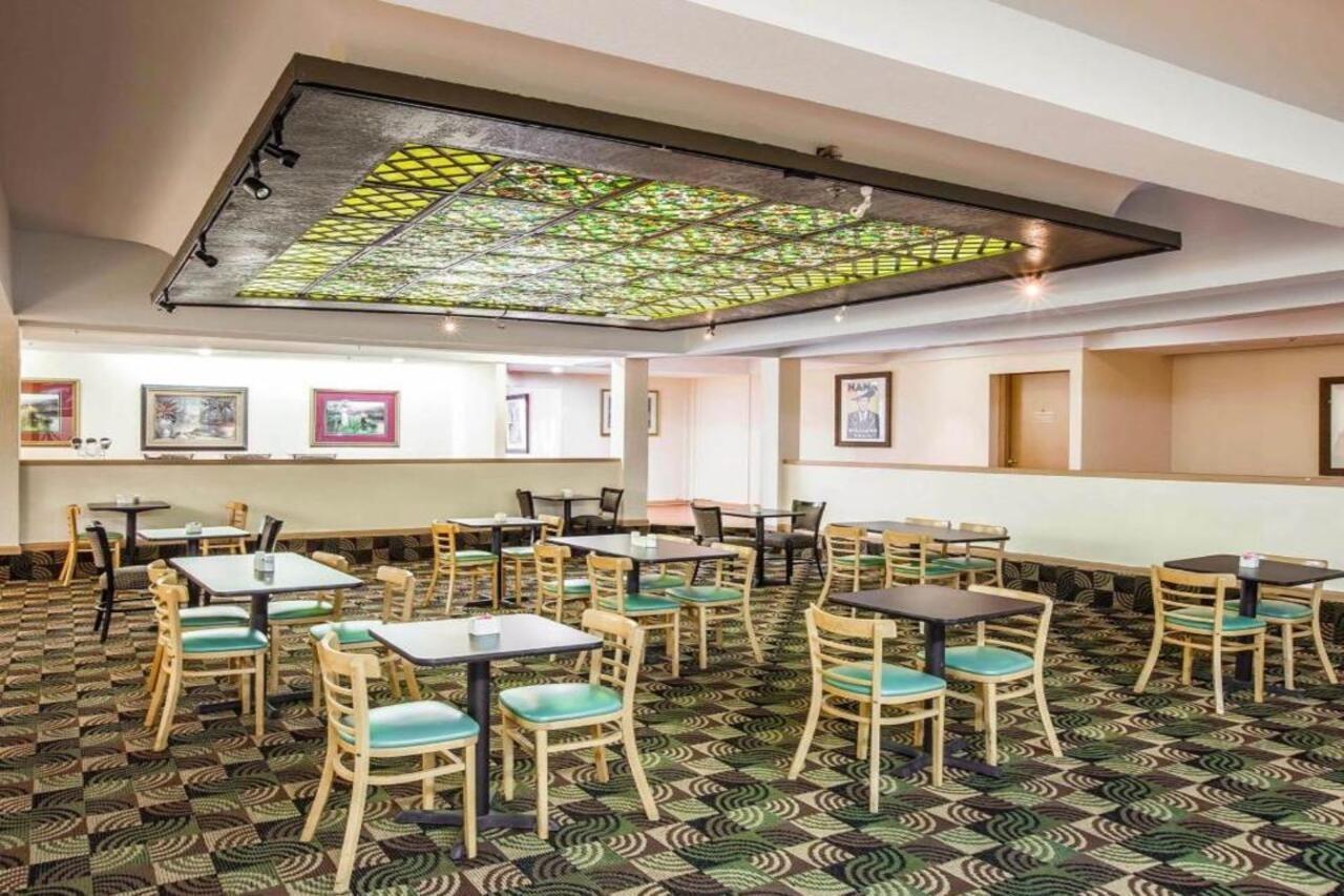 Ramada By Wyndham Birmingham Airport Hotel Exterior foto