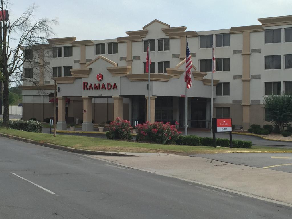 Ramada By Wyndham Birmingham Airport Hotel Exterior foto
