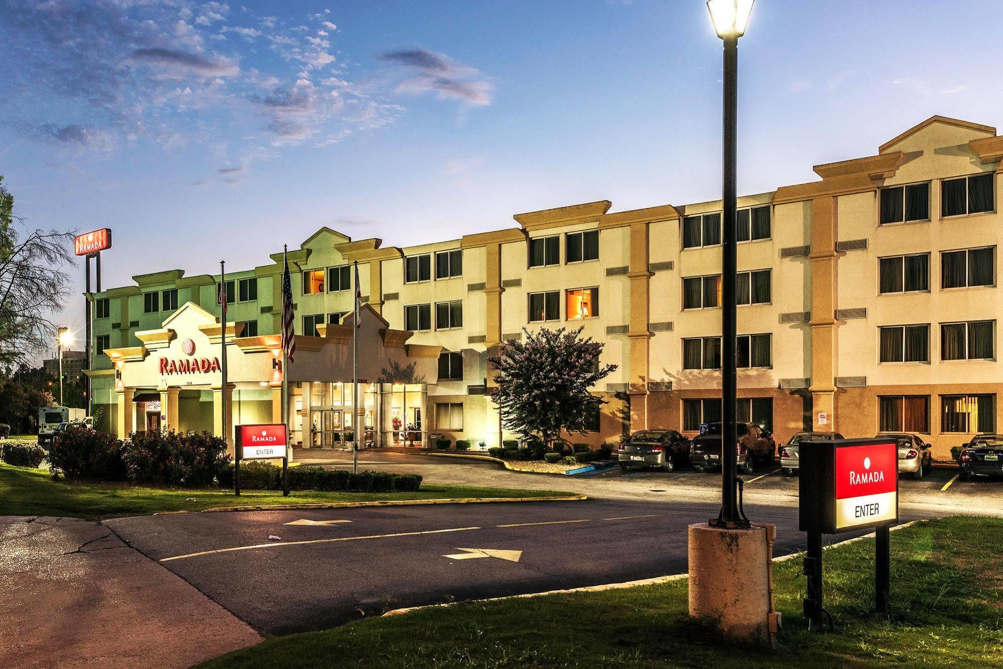 Ramada By Wyndham Birmingham Airport Hotel Exterior foto