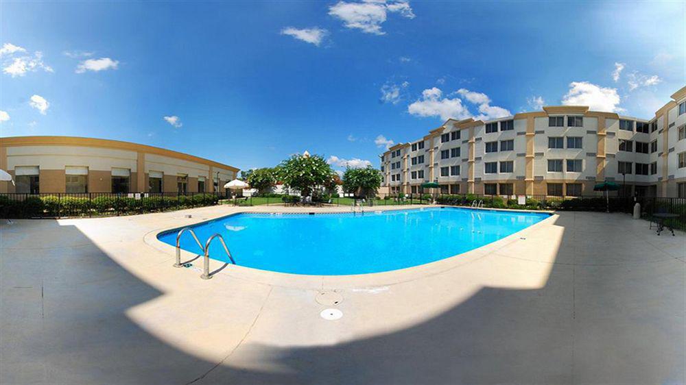 Ramada By Wyndham Birmingham Airport Hotel Exterior foto